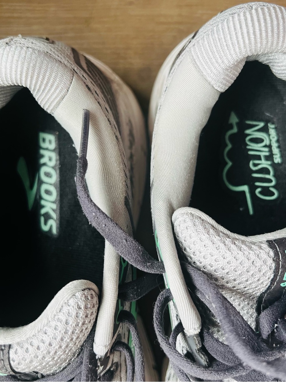 Brooks Women’s Ariel Running Shoes - Gray / Mint Green Accent. Size 8 runs small - Picture 6 of 11